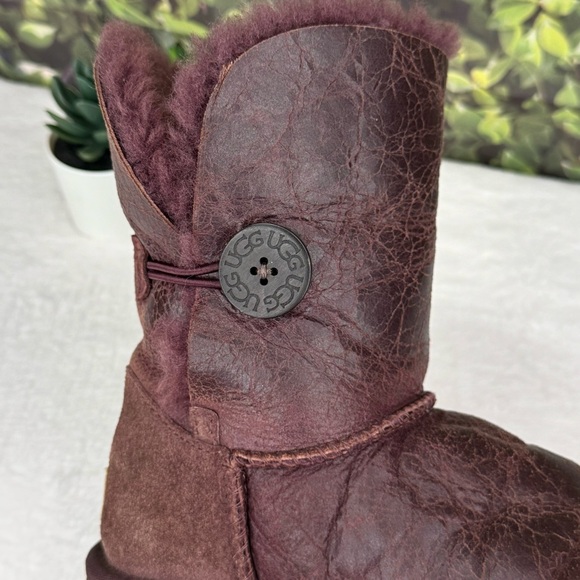 {UGG Australia} Krinkle Bailey Sheepskin Boots, Distressed Maroon Plum Wine 1872 - Picture 14 of 16